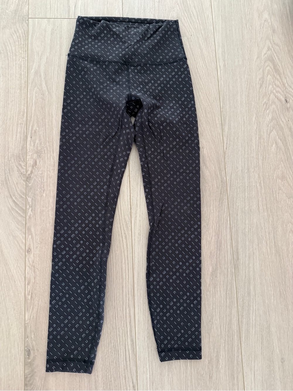 Lululemon Wunder Train High-Rise Tight 25"
Mirrorify Black Multi size 6 - Picture 5 of 7